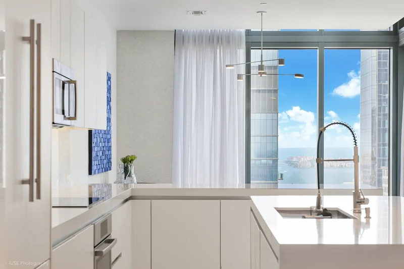 88 SW 7th St unit 4101, Miami, FL 33130, Miami, Florida, United States. - Photo 6