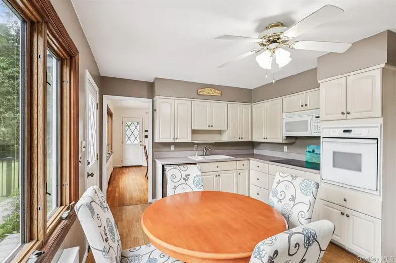4 Club Court, Huntington, NY, 11743, USA, Halesite, New York, United States. - Photo 11