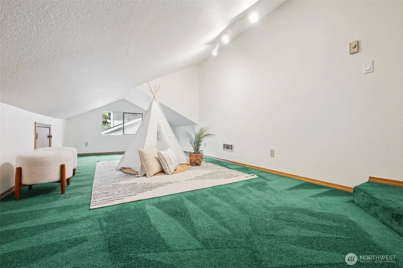 19714 41st Avenue NE, Lake Forest Park, Washington, United States. - Photo 28