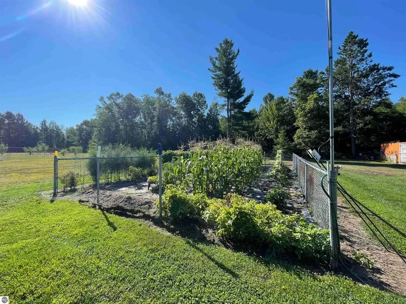 2492 E Fir Road, Harrison, MI 48625, Harrison, Michigan, United States. - Photo 10