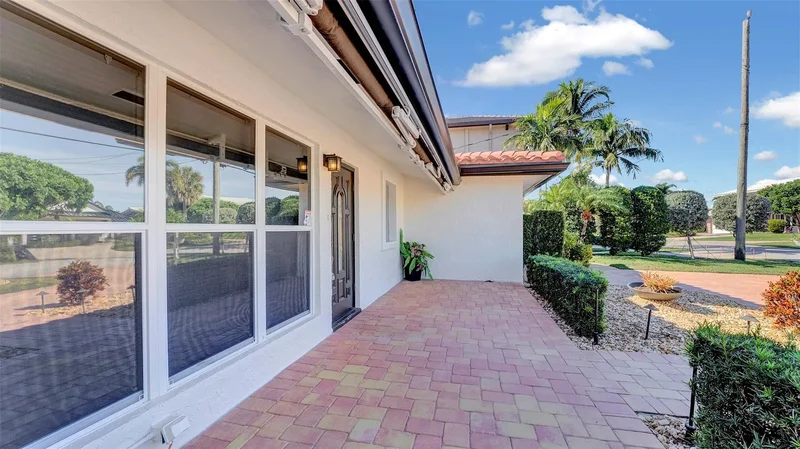 2524 SE 9th St, Hillsboro Beach, Florida, United States. - Photo 7