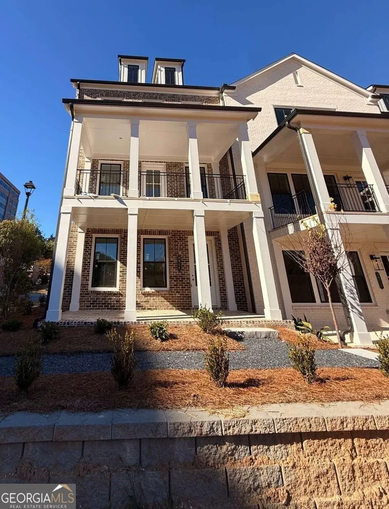 Townhouse in Brookhaven