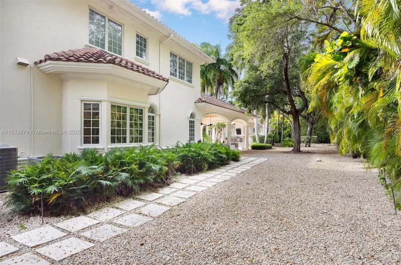 7245 SW 104th St, Coral Gables, Florida, United States. - Photo 35