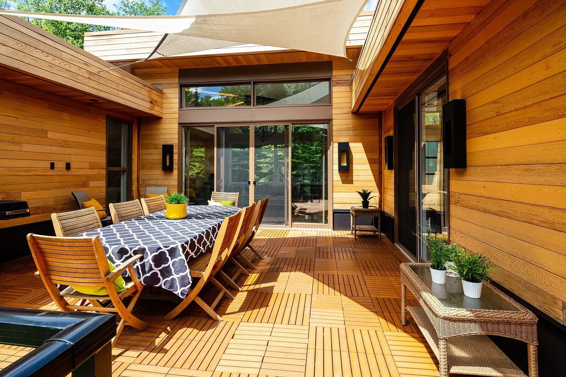 Exterior photo 5
