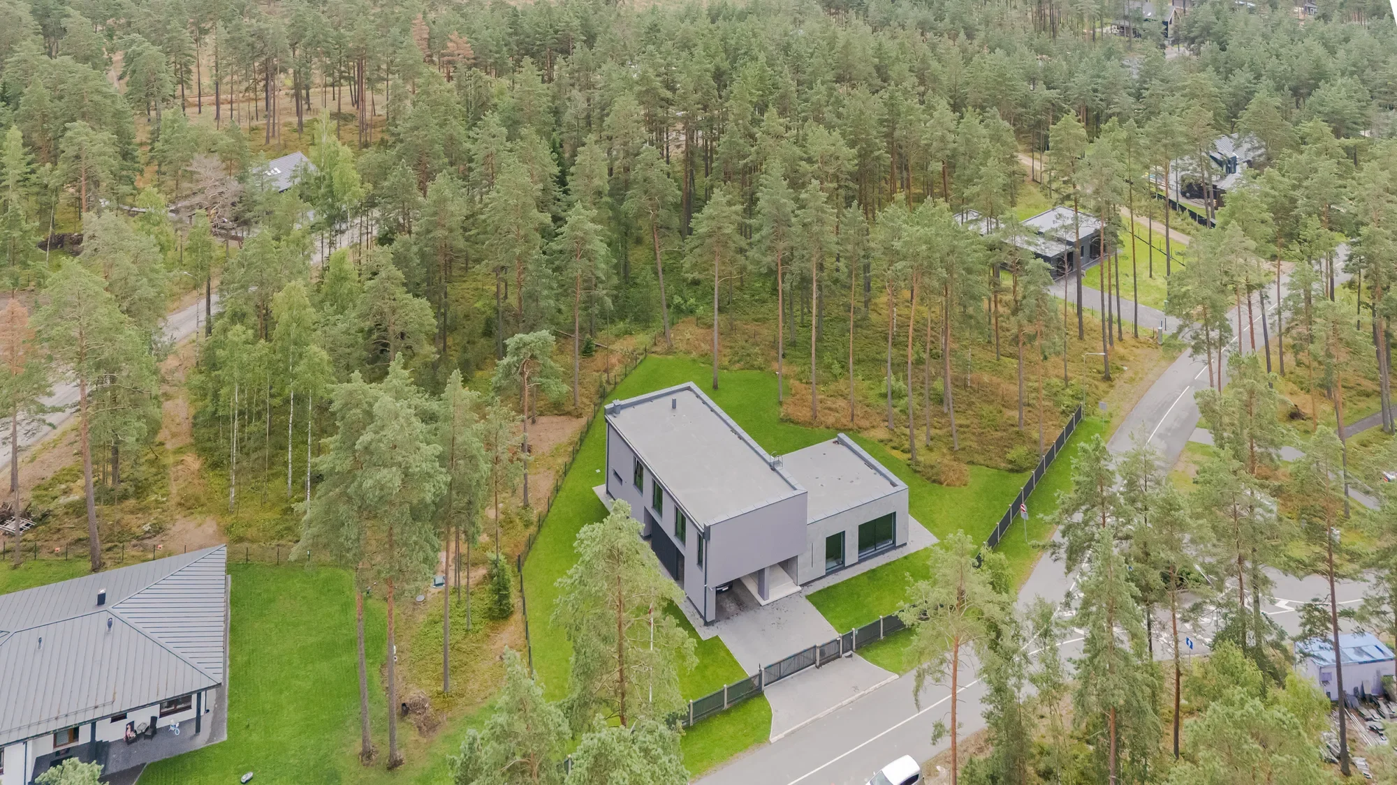 Exterior photo 6