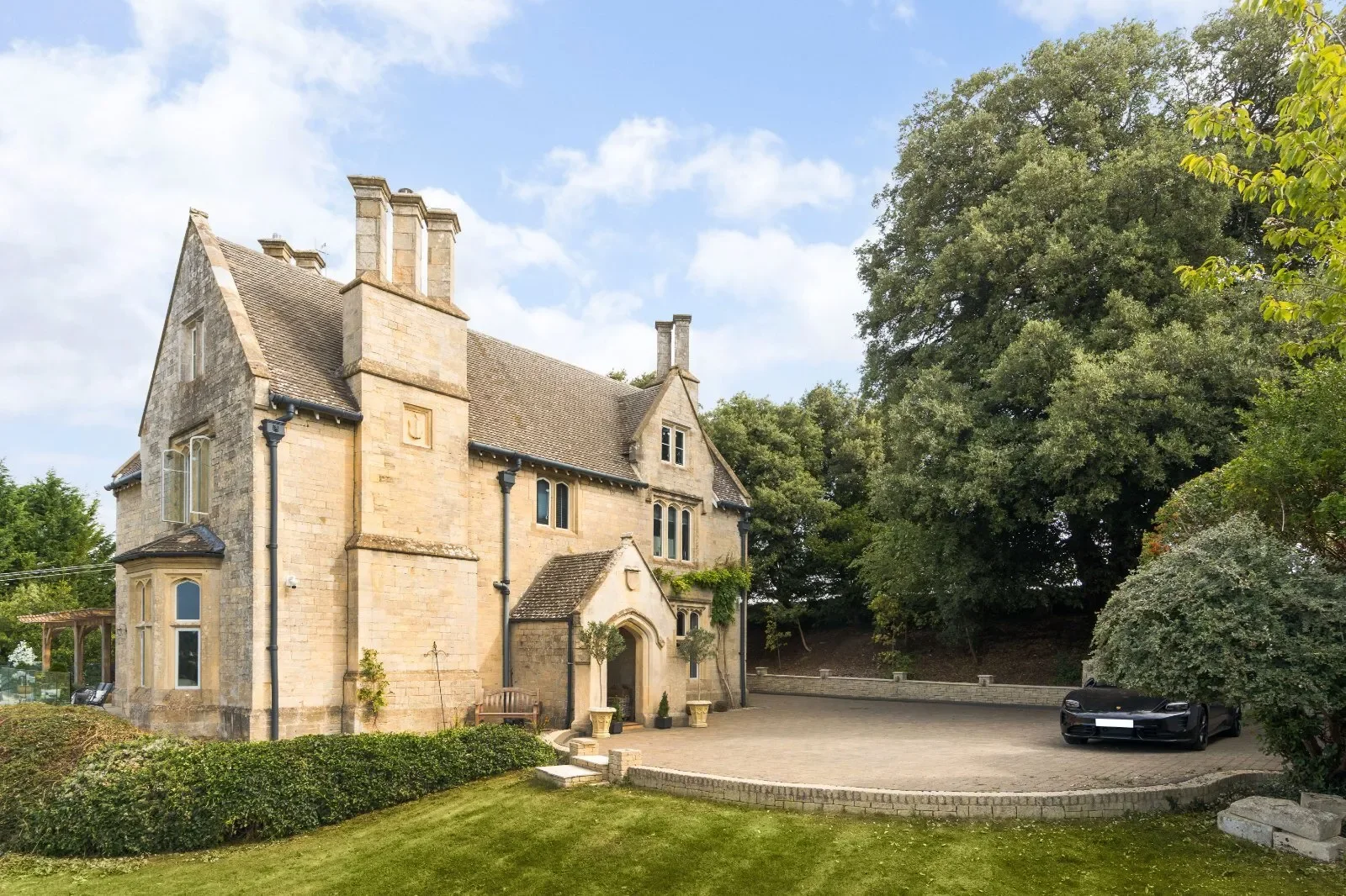 Exterior photo 6
