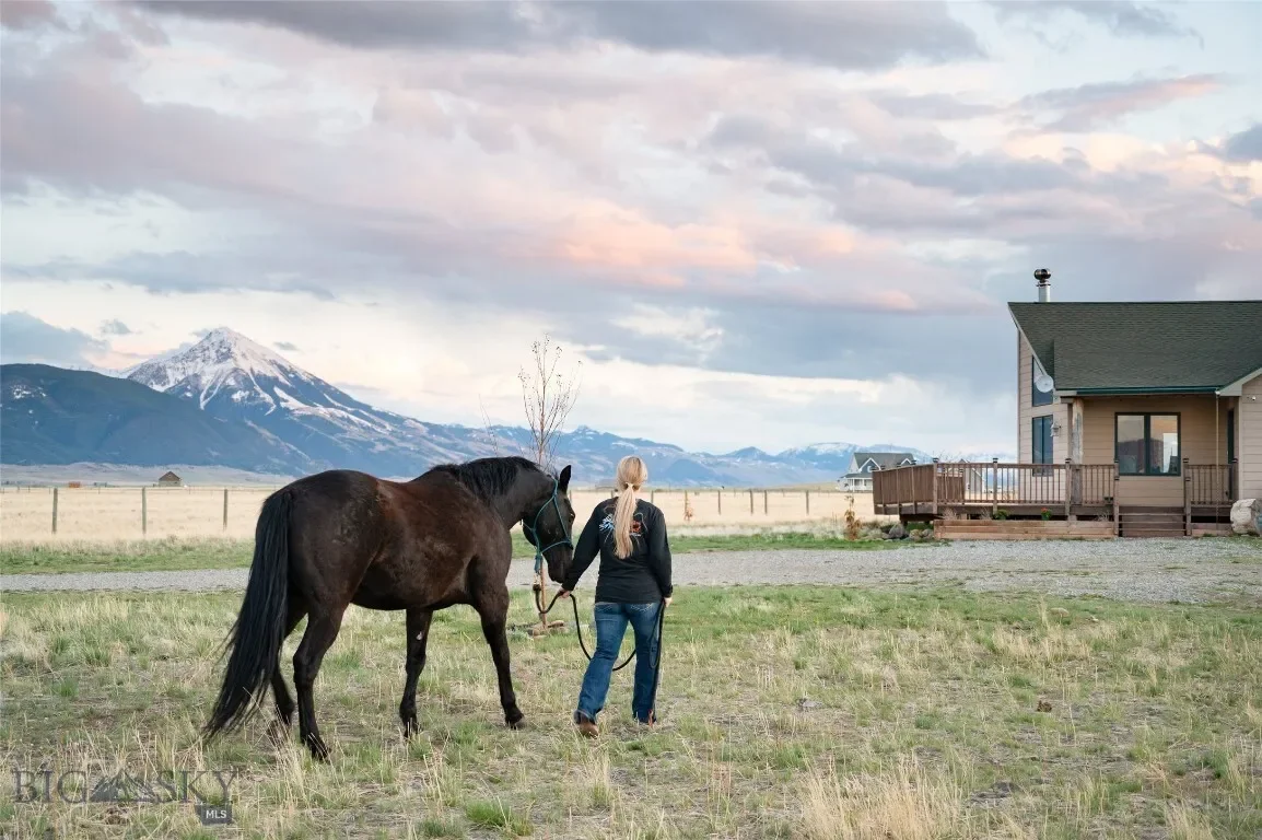 138 Inverness, Livingston, Montana, United States. - Photo 3