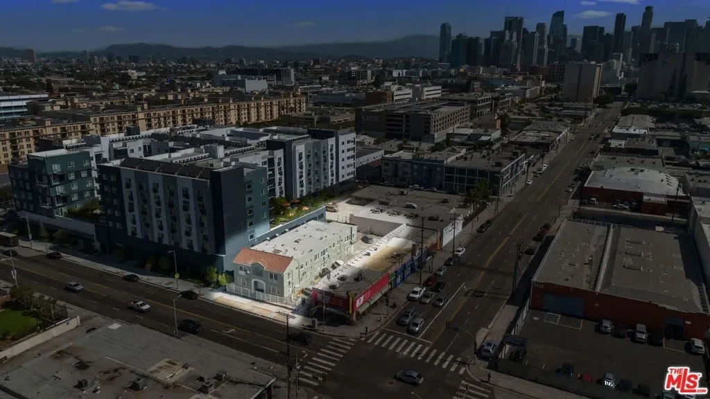 225 W Adams Boulevard, Los Angeles, California, United States. - Photo 4