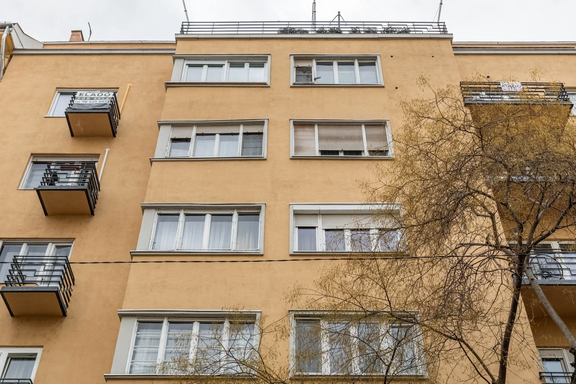 Exterior photo 2