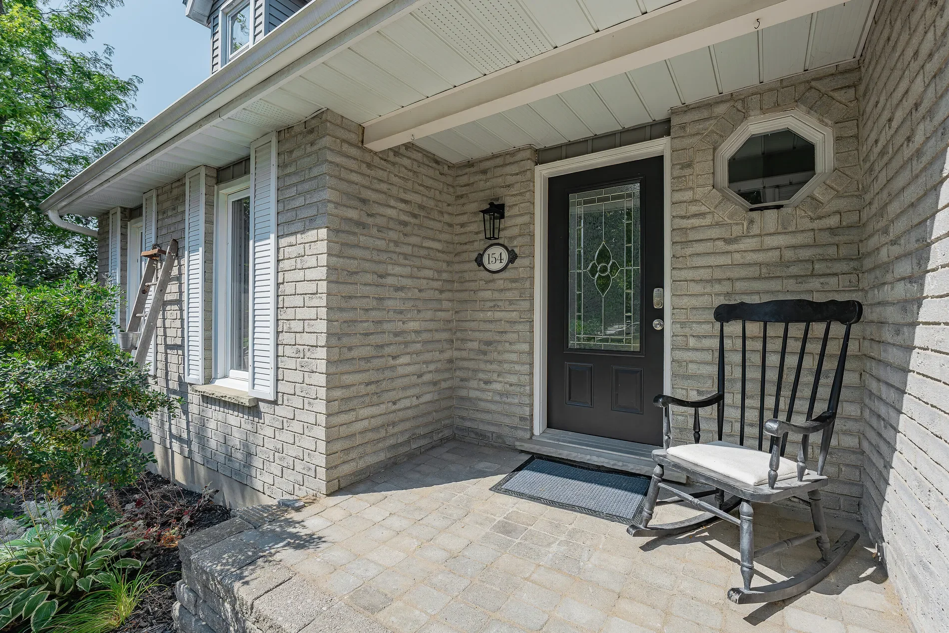 Exterior photo 6