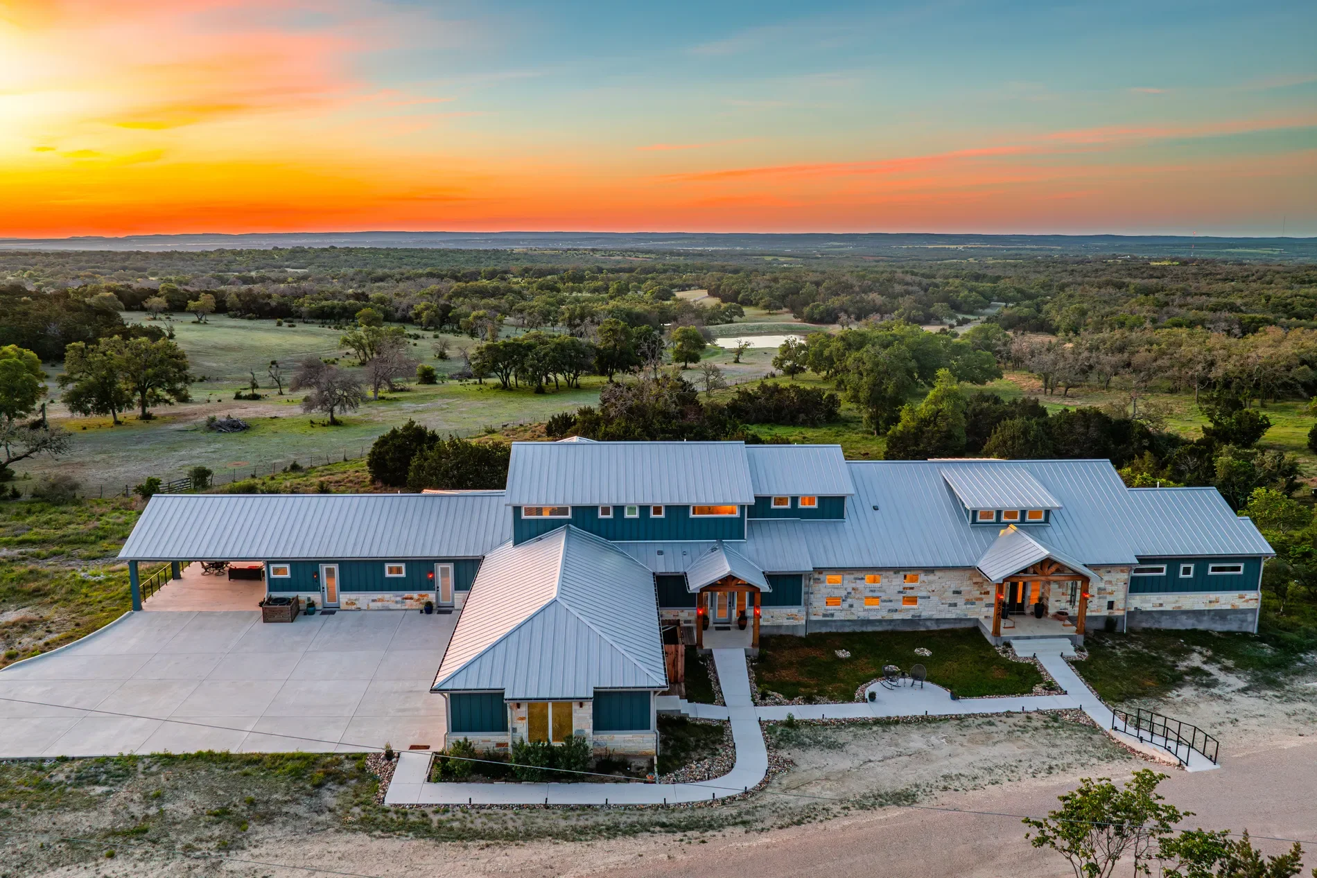 554 Seven Falls Drive , Fredericksburg, TX 78624, Fredericksburg, Texas, United States. - Photo 33