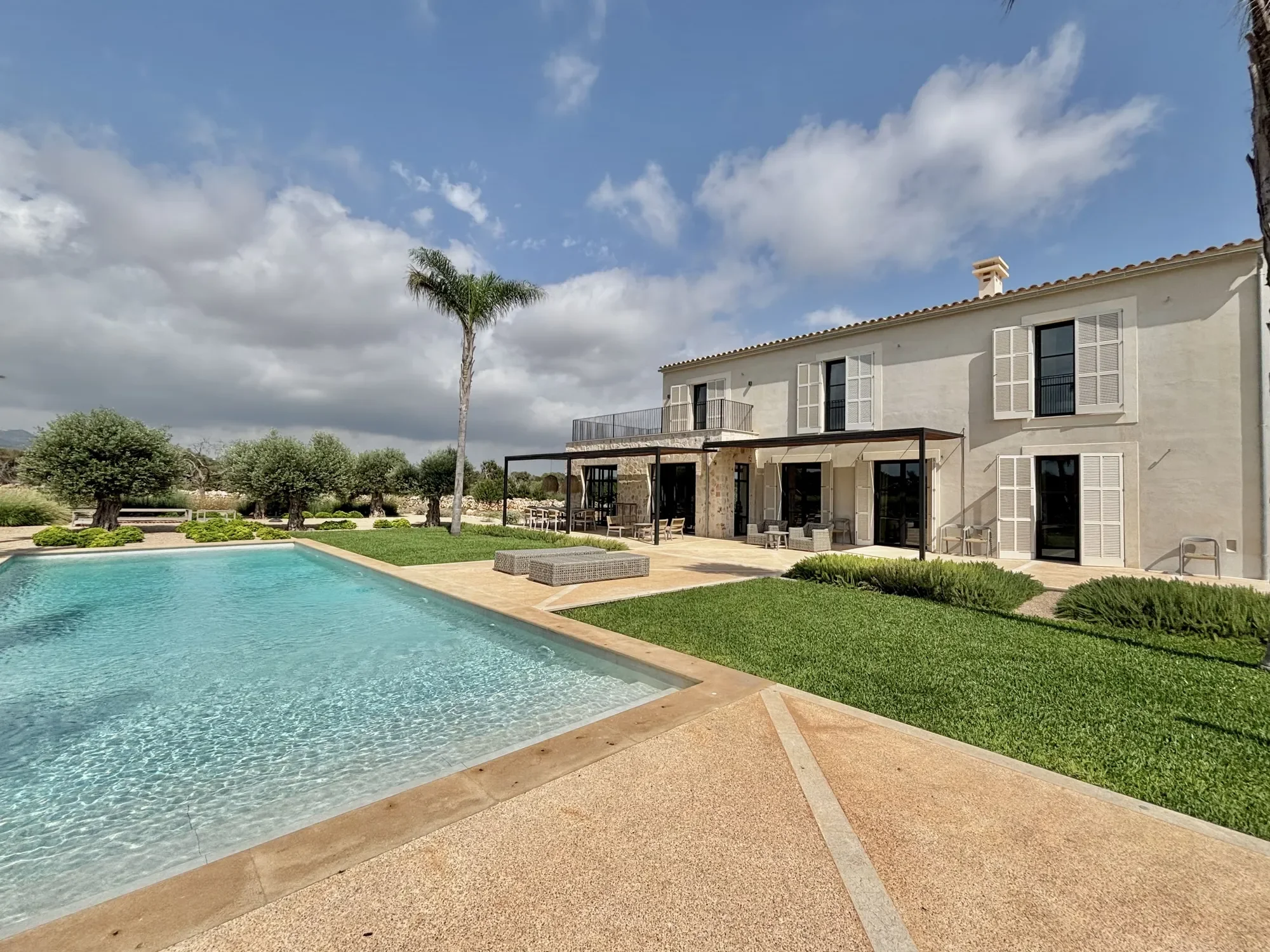 Exterior photo 9