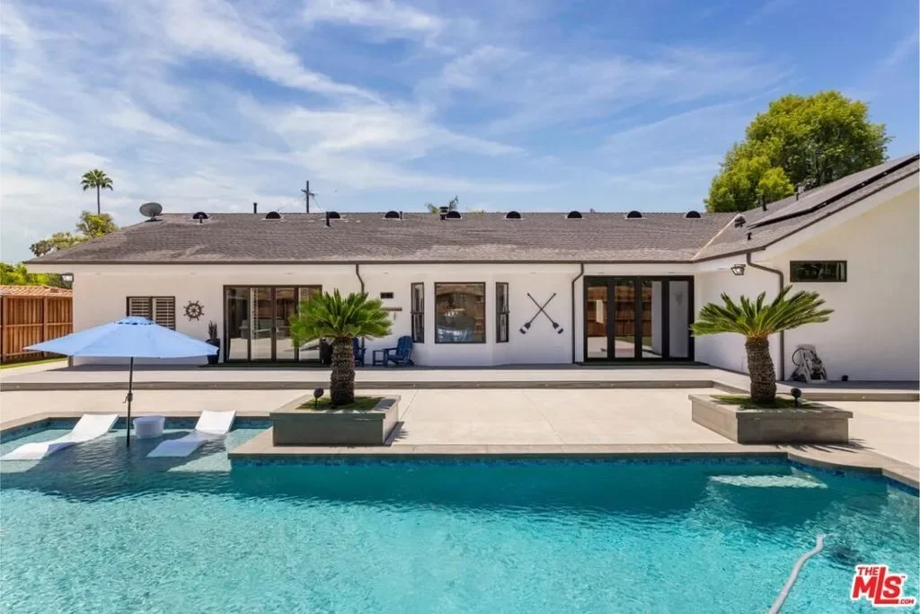 22623 Califa Street, Los Angeles, California, United States. - Hero Image