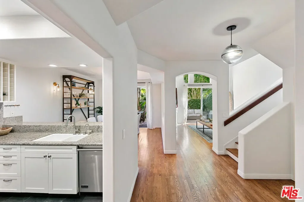 6477 Zuma View Place 125, Malibu, California, United States. - Photo 4
