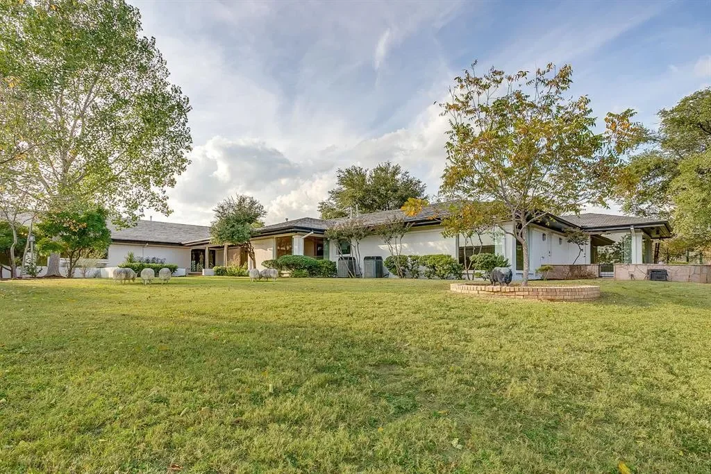 4301 Briarhaven Road, Fort Worth, Texas, United States. - Photo 14