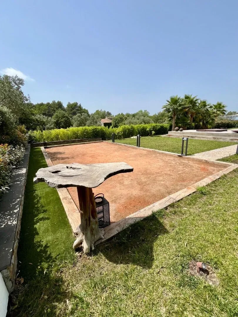 Exterior photo 6