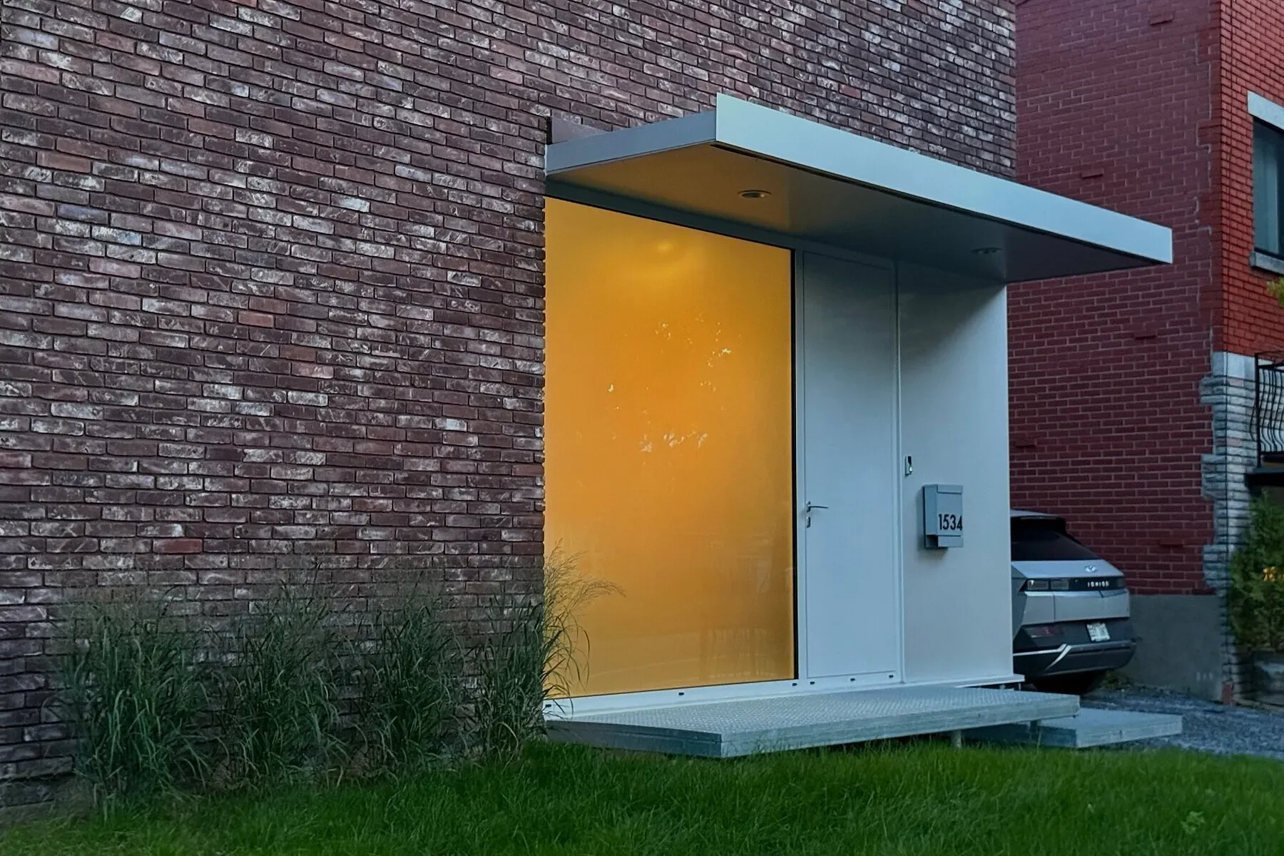 Exterior photo 2