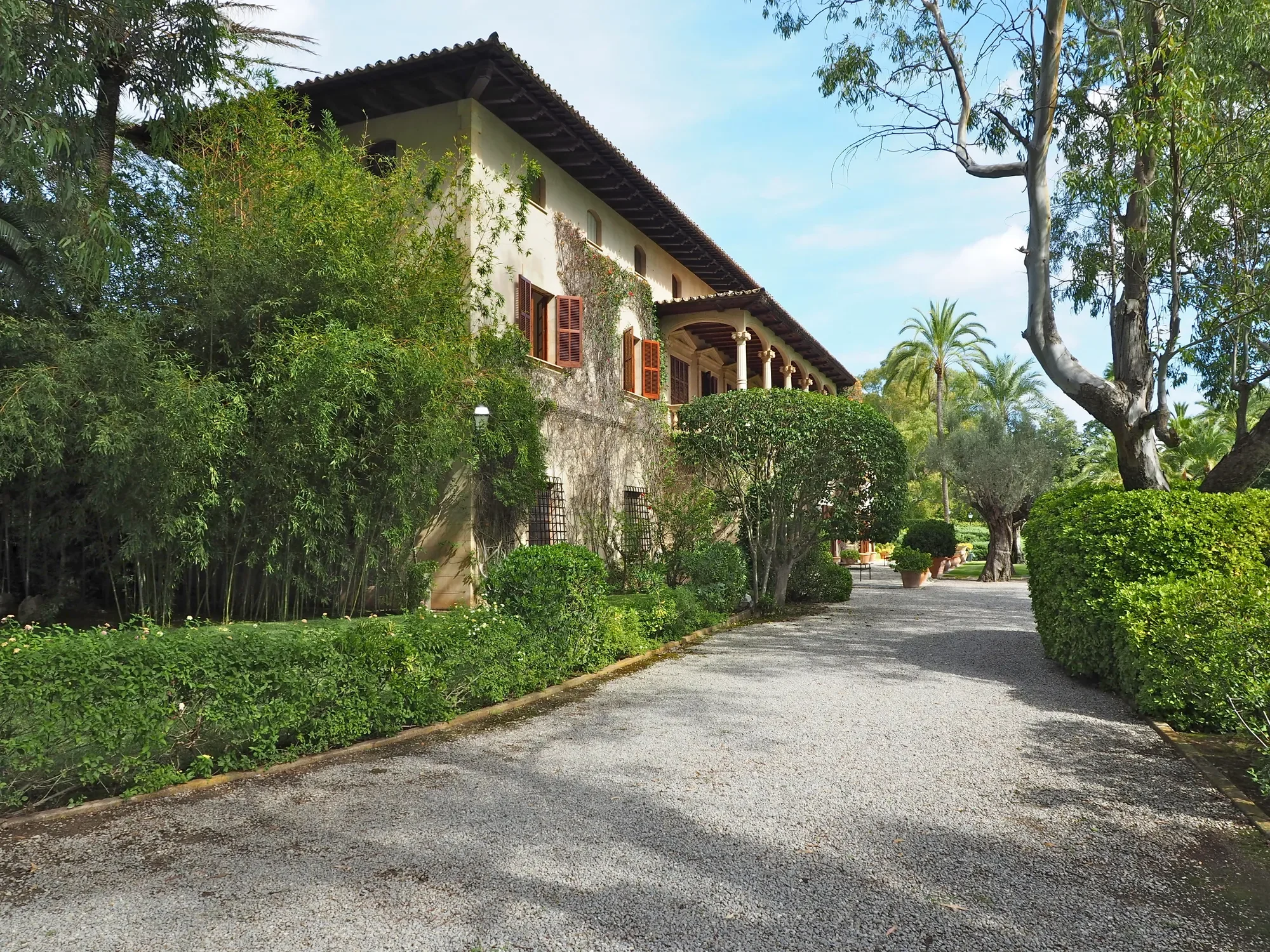 Exterior photo 2