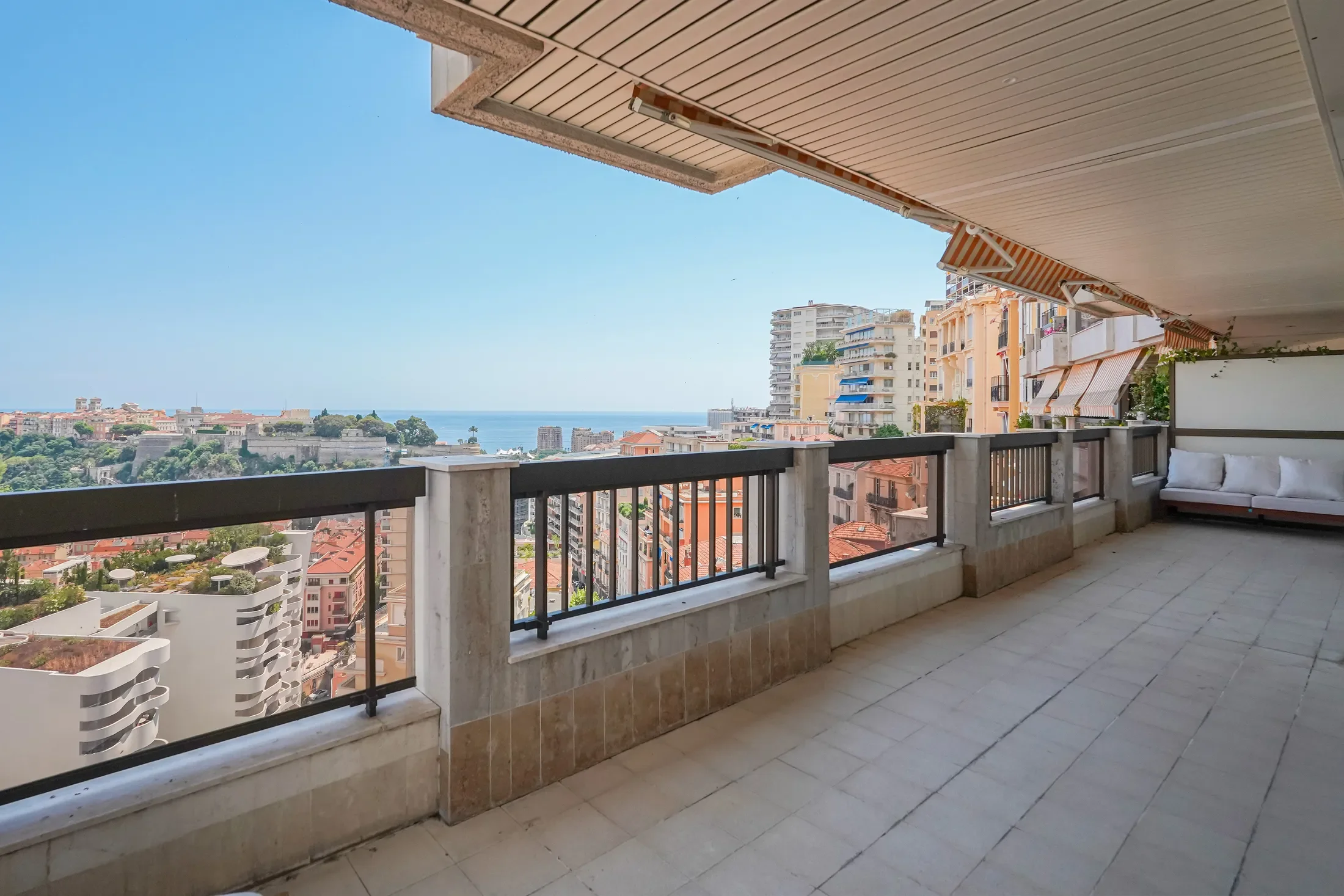 BEVERLY PALACE - 2-BEDROOM FLAT - SEA VIEW AND PALACE