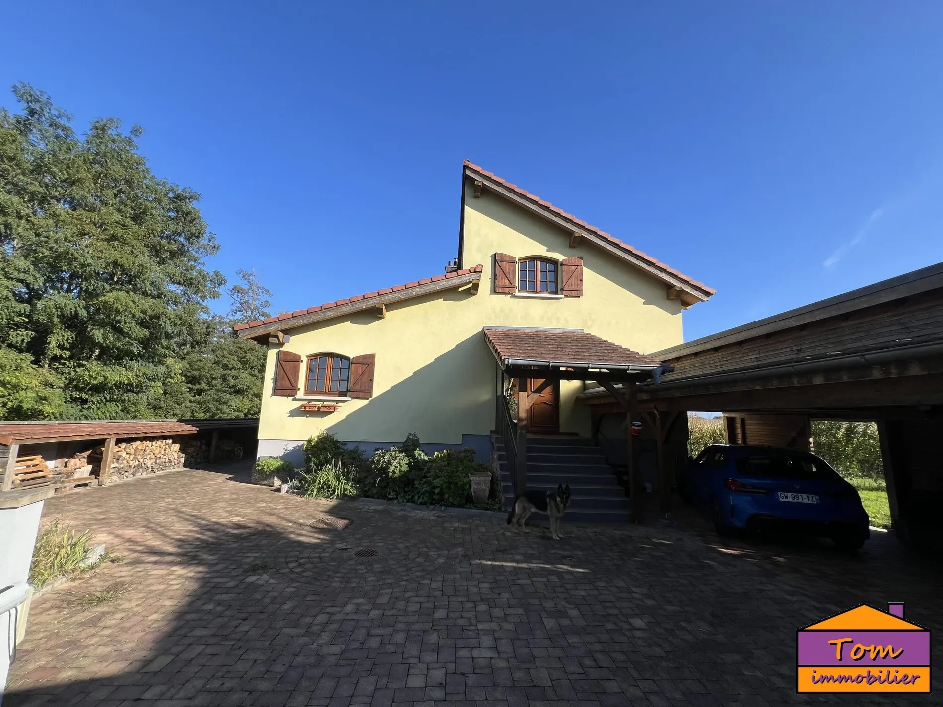 Exterior photo 2