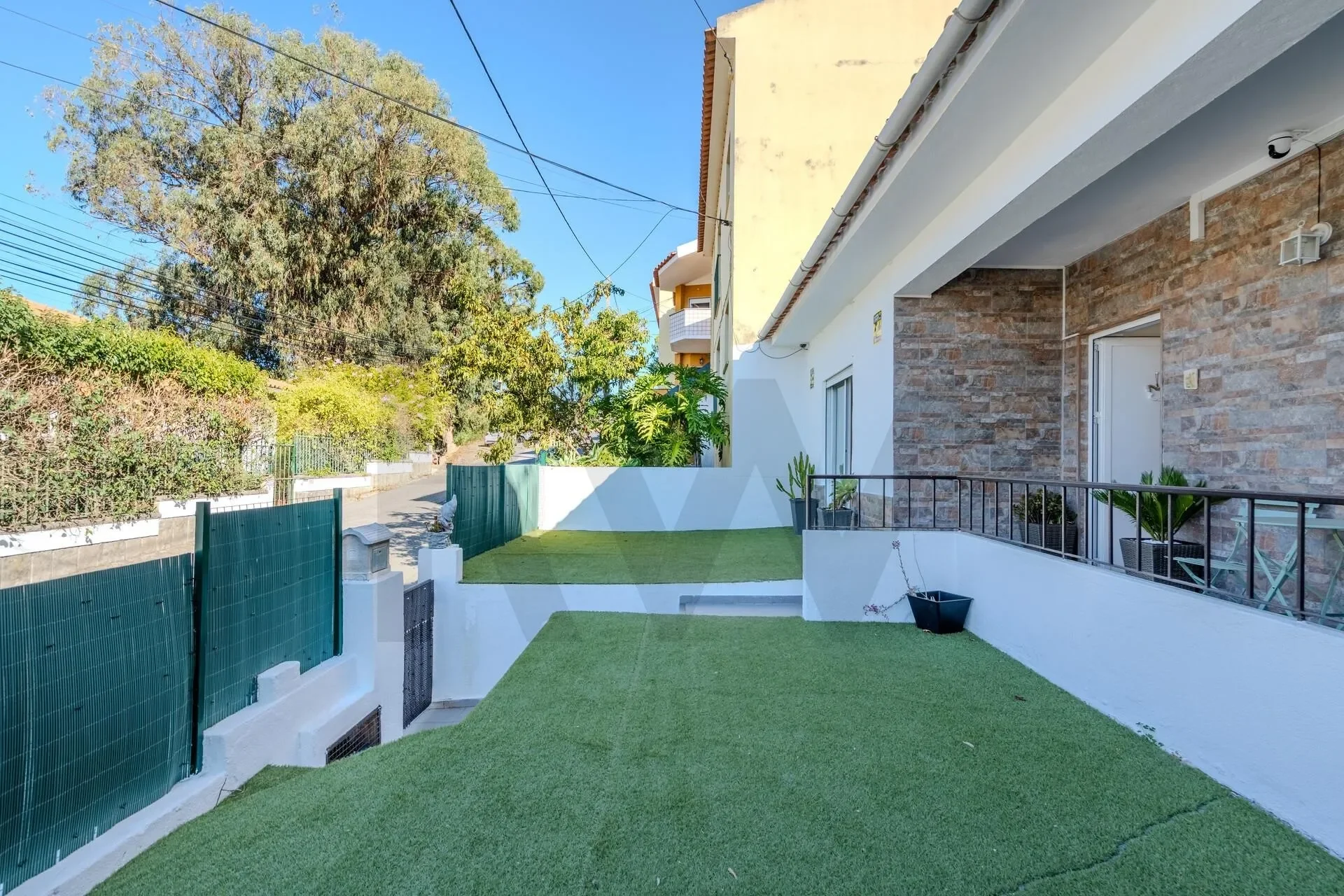 Exterior photo 8
