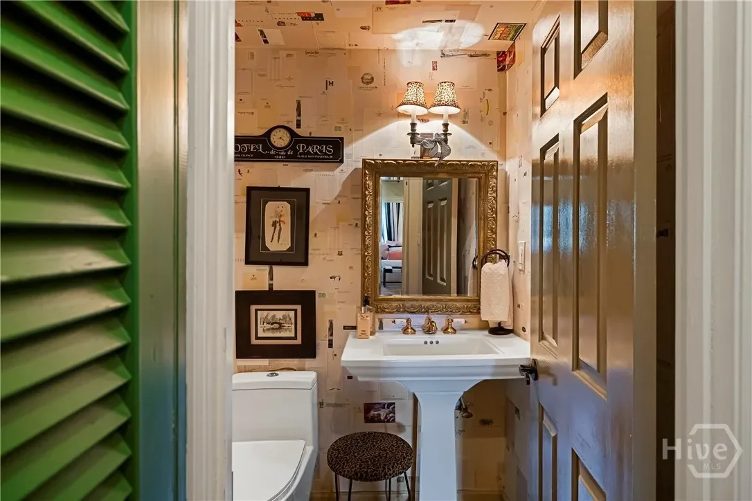 407 E Jones Street, Savannah, Georgia, United States. - Photo 2