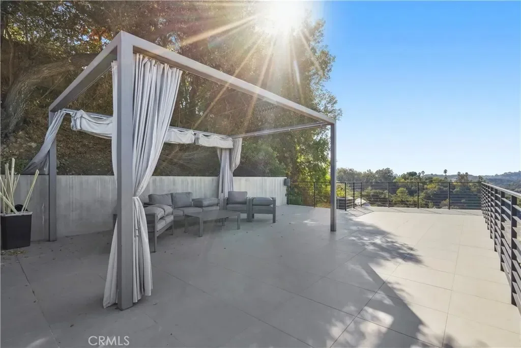 9716 Oak Pass Road, Beverly Hills, California, United States. - Photo 42