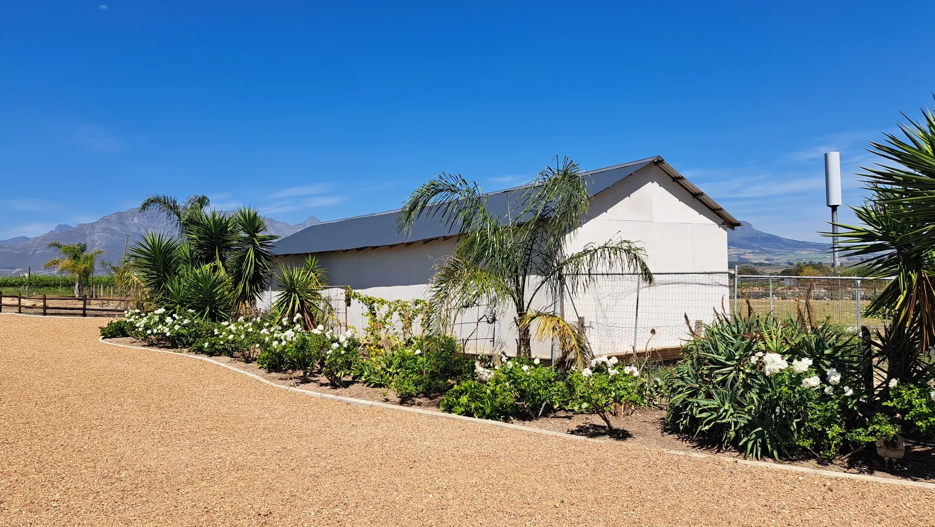 Exterior photo 2