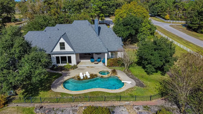 15569 Crown Oaks Drive, Montgomery, Texas, United States. - Photo 27