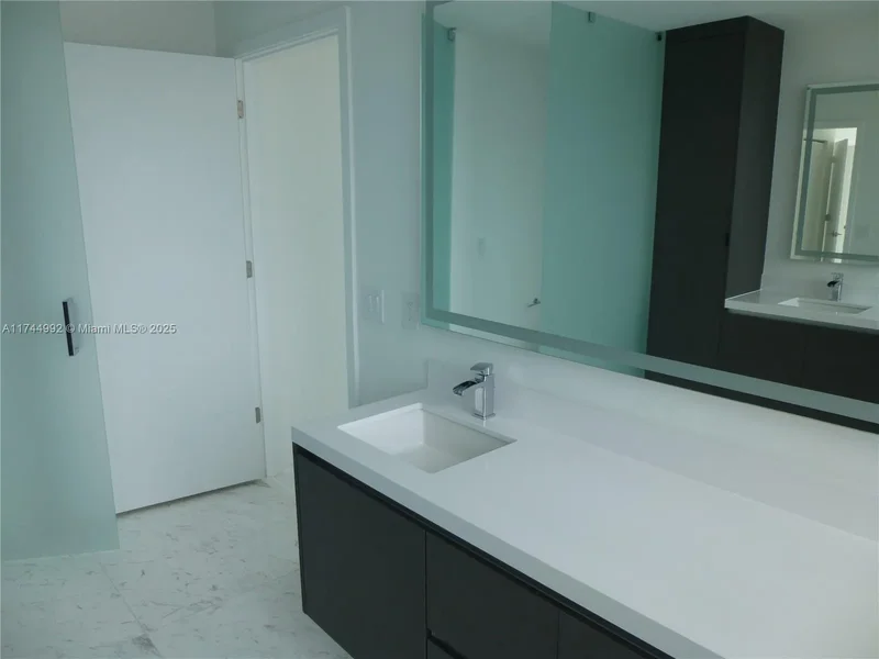 851 NE 1st Ave 2612, Miami, Florida, United States. - Photo 17