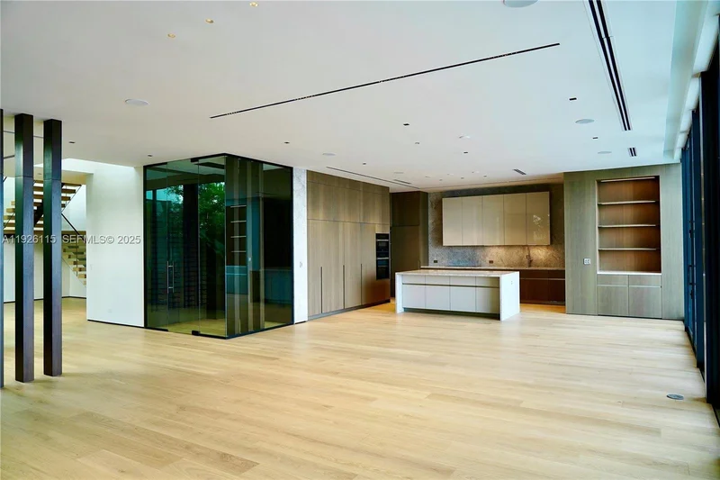 1041 N Venetian Dr, Miami, Florida, United States. - Photo 8