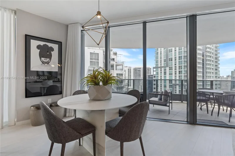 1000 Brickell Plz 3401, Miami, Florida, United States. - Photo 5