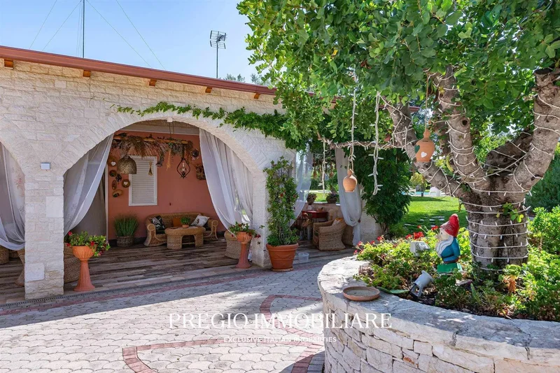 Barletta, Apulia, Italy. - Photo 12