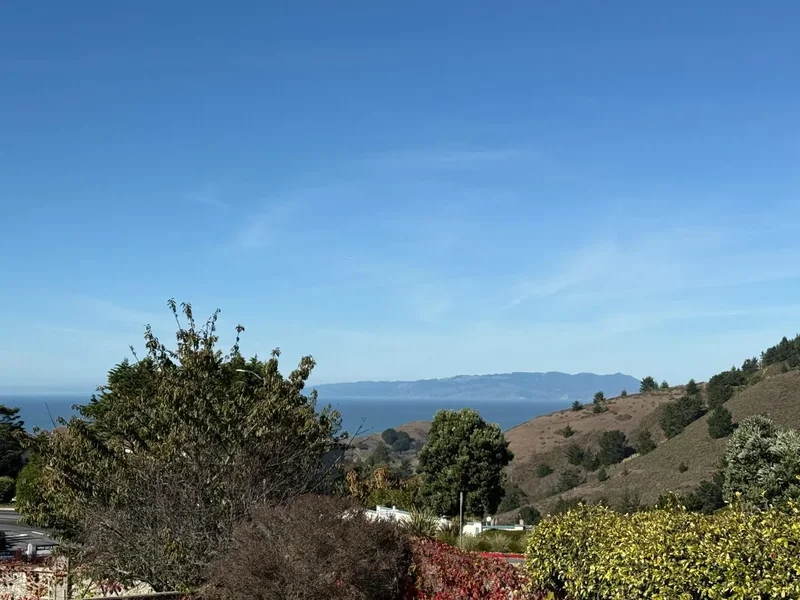 26 Driftwood Court, Pacifica, California, United States. - Photo 2