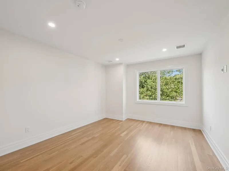2 Arthur Place, Woodbury, New York, United States. - Photo 30