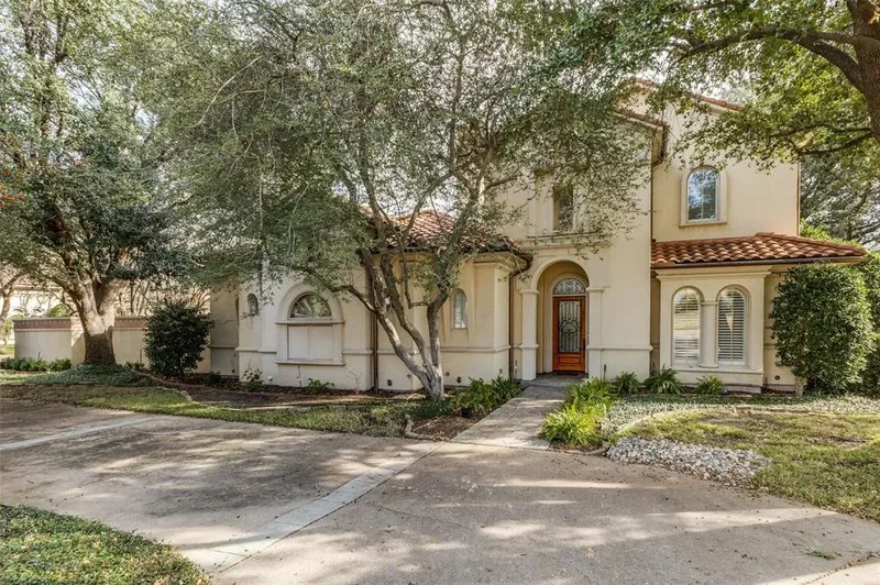 Single Family Residence in Addison