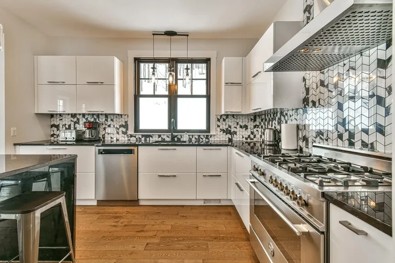 121 Allée du 2e, Saint-Faustin-Lac-Carré, Quebec, Canada. - Photo 3