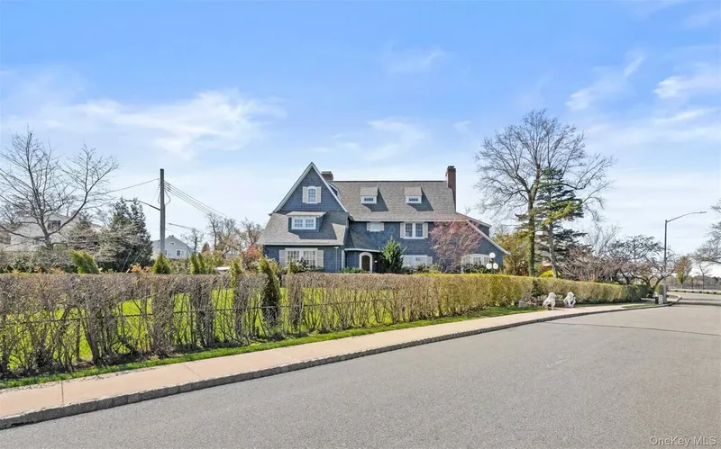 1120 Shore Road, New York, New York, United States. - Photo 17