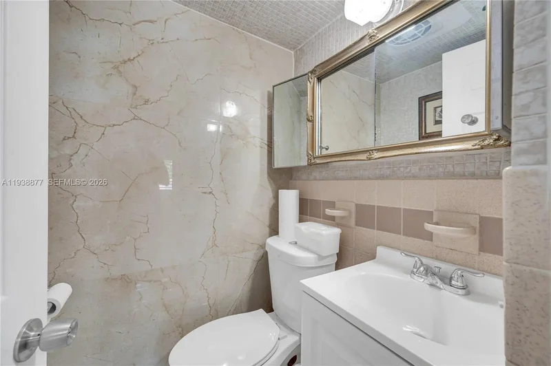 110 W Shore Dr W, Miami, Florida, United States. - Photo 23