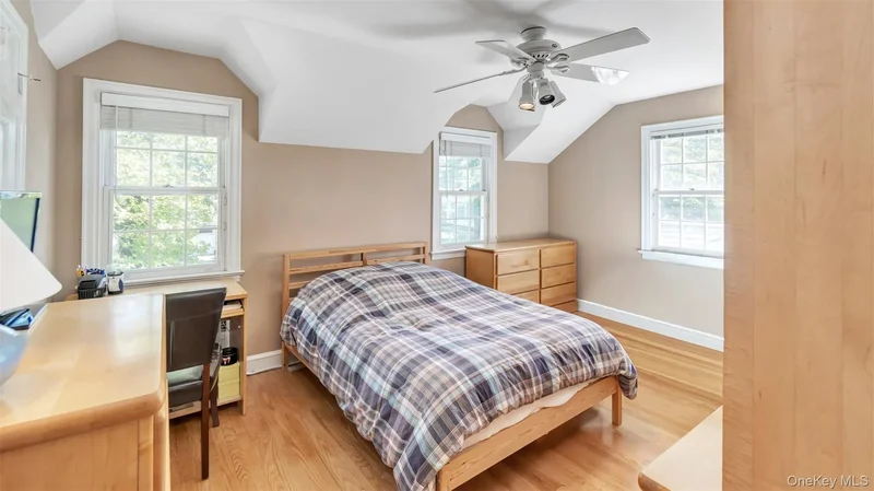 35 Carlton Street, Malverne, New York, United States. - Photo 11