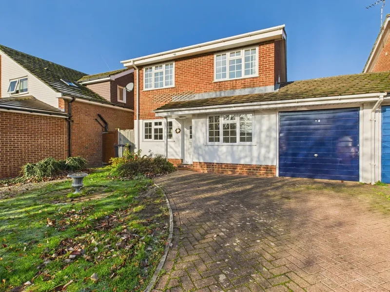 Set within a peaceful cul-de-sac and just a short walk from Princes Risborough town centre, this att