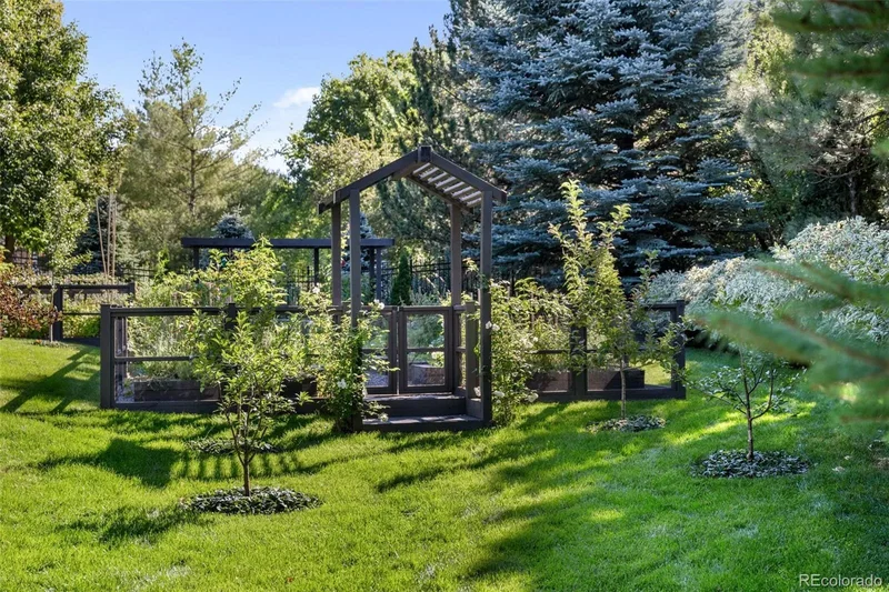 18 Cherry Hills Park Drive, Englewood, Colorado, United States. - Photo 31