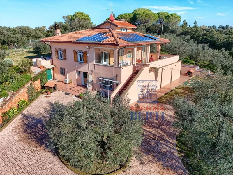 Villa in vendita a Rosignano Marittimo(LI) in Ottimo composto da 13vani