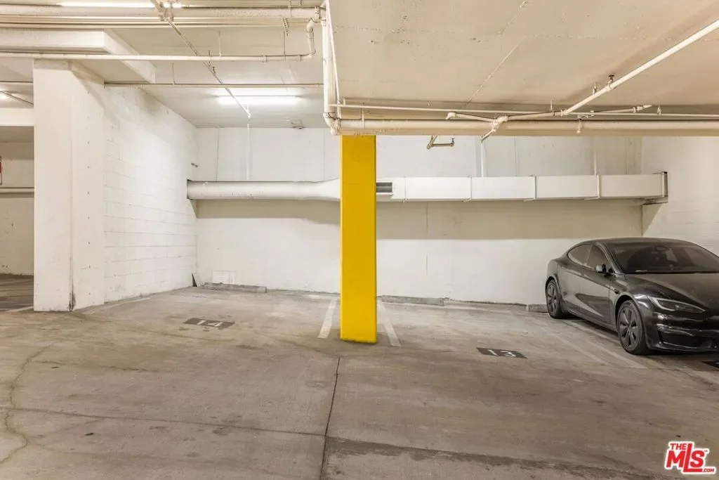 8788 Shoreham Drive 43, Los Angeles, California, United States. - Photo 1