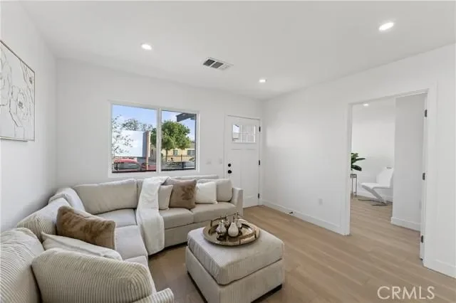 11113 S Budlong Avenue, Los Angeles, CA 90044, Los Angeles, California, United States. - Photo 36