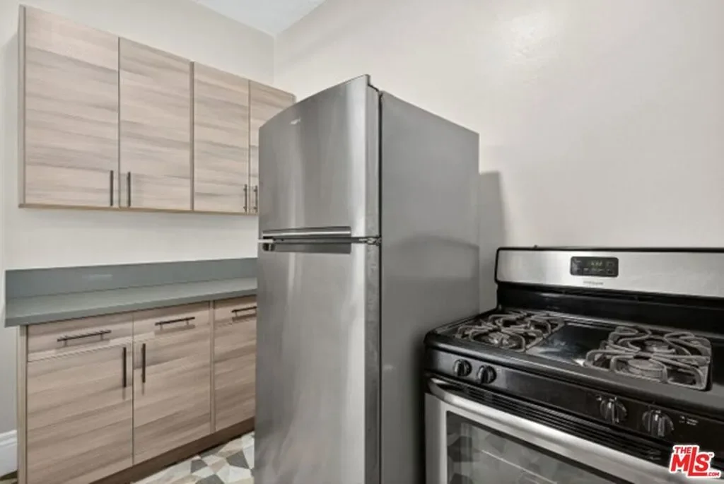 330 Cedar Avenue, Signal Hill, California, United States. - Photo 11