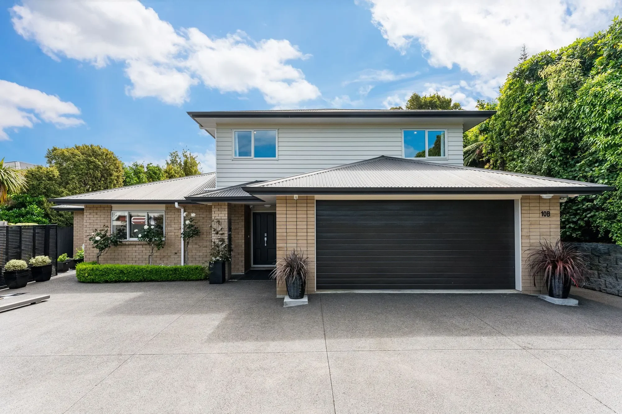 Exterior photo 2