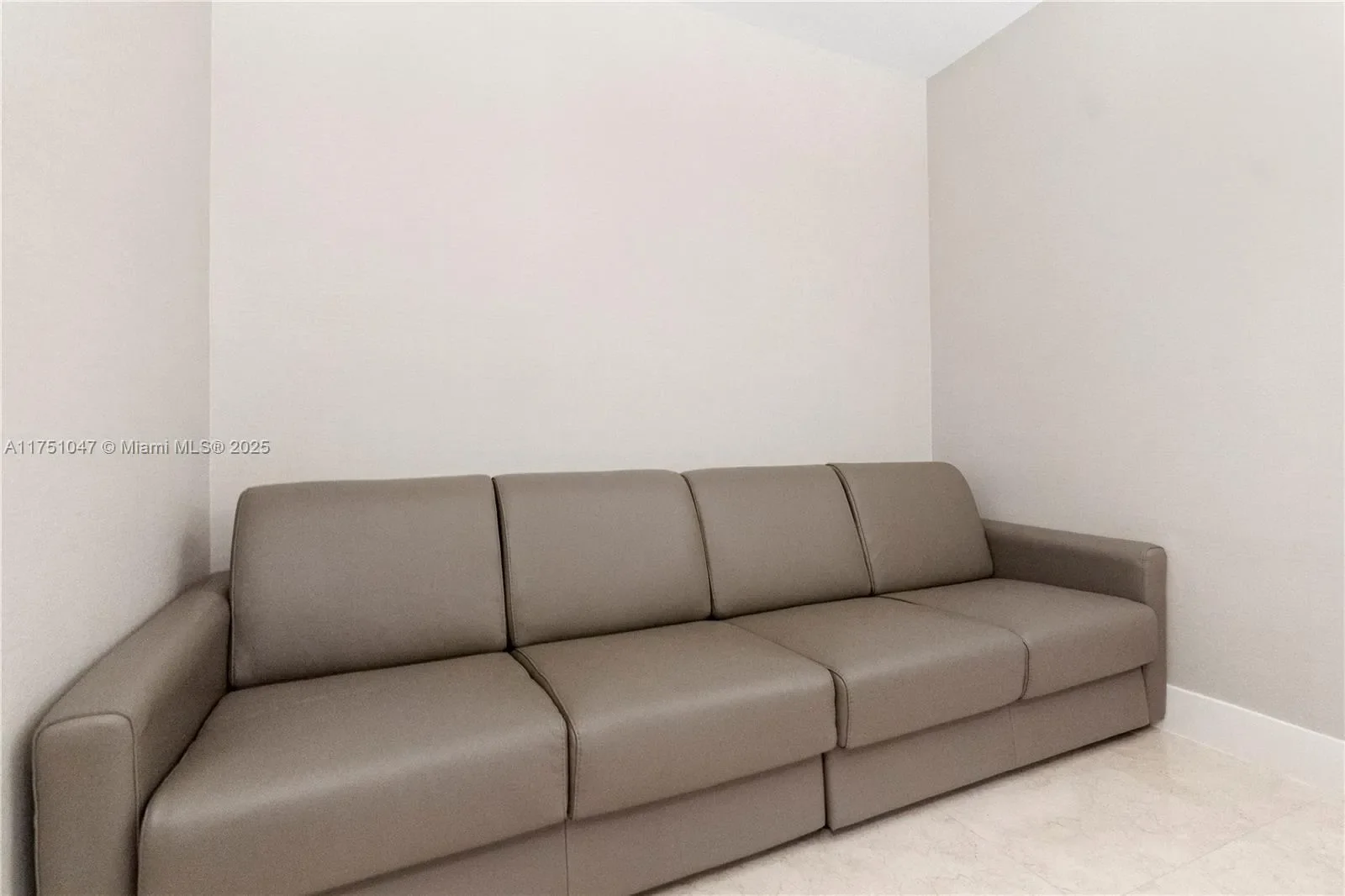4779 Collins Ave 2204, Miami Beach, Florida, United States. - Photo 17