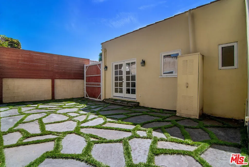 9037 Elevado Street, Los Angeles, California, United States. - Photo 5