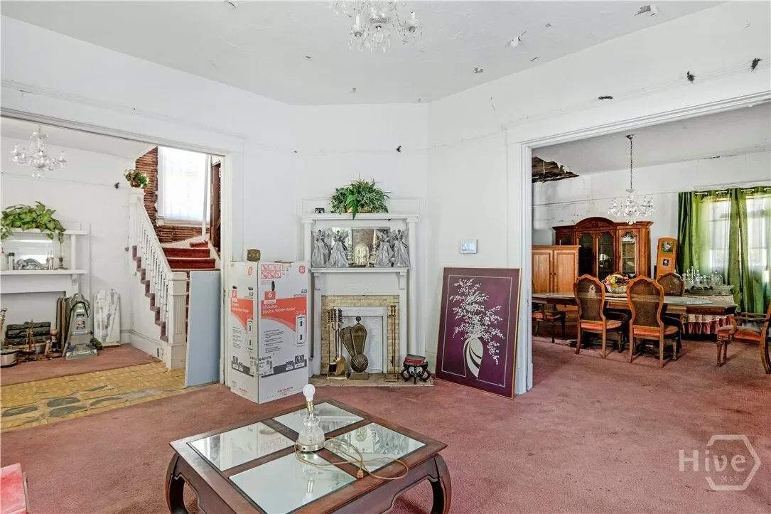 310 W 34th Street, Savannah, Georgia, United States. - Photo 6